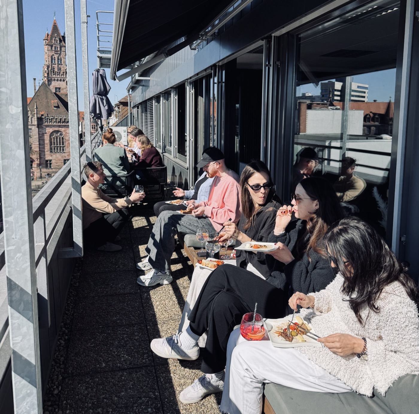 Mittagessen auf der Dachterrasse